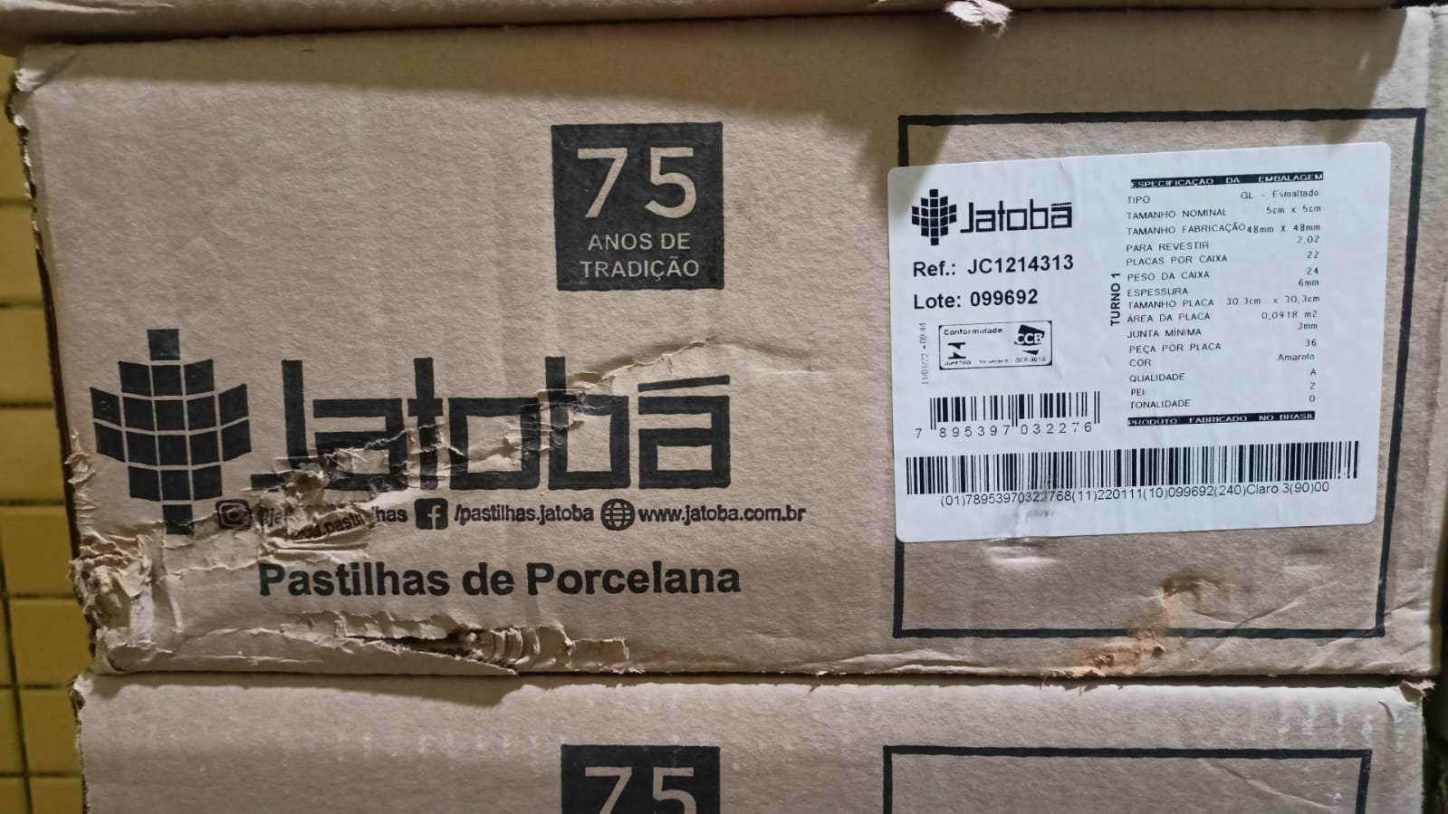 Pastilha 5x5cm amarela (Jatobá) + rejunte