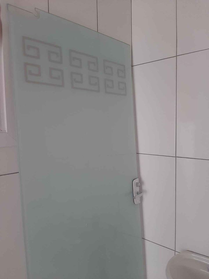 Porta vidro temperado 2,11m x 0,83m Impecável, estado de nova