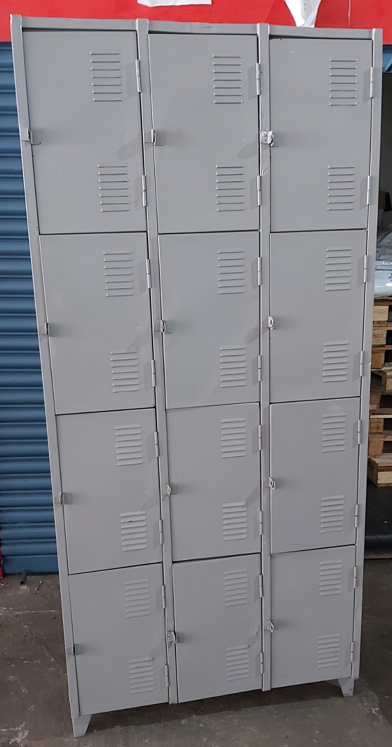 Roupeiro Armário De Aço 12 Portas pequenas ,locker Usado Bom Estado