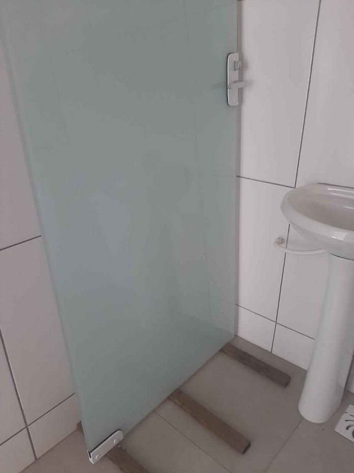 Porta vidro temperado 2,11m x 0,83m Impecável, estado de nova