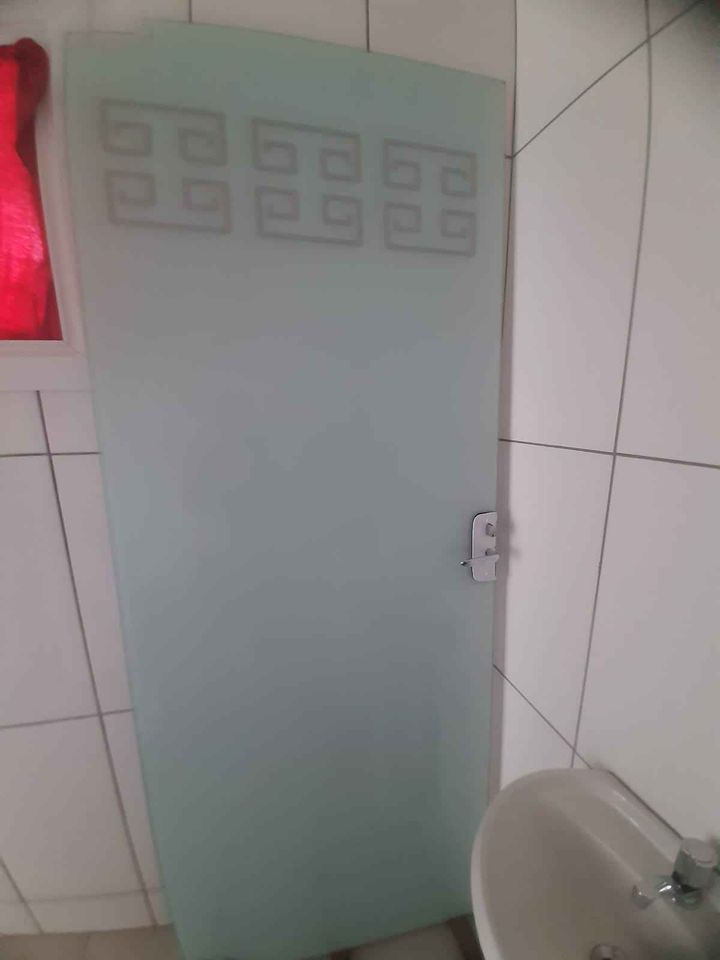 Porta vidro temperado 2,11m x 0,83m Impecável, estado de nova