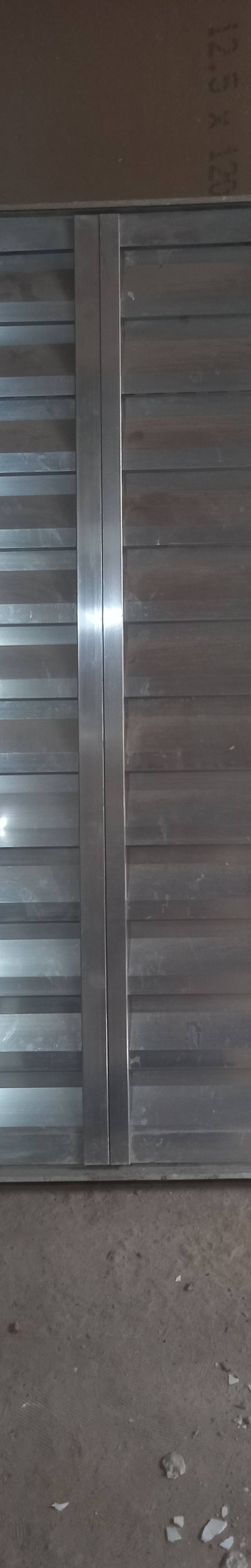 Escada pré montada, janela e vitro de cozinha
