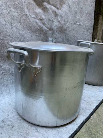 2 Caldeiroes de aluminio N24 10,5l