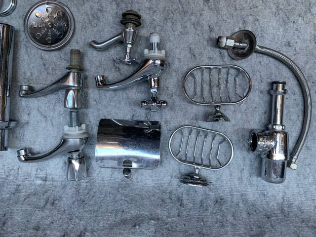 Kit banheiro completo com várias peças semi novas