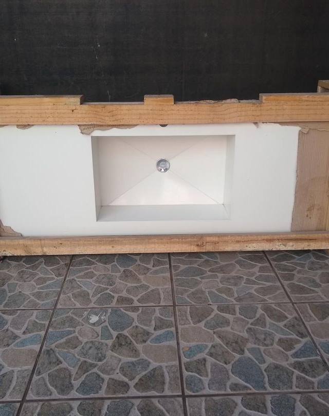 Bancada esculpida em Branco Prime