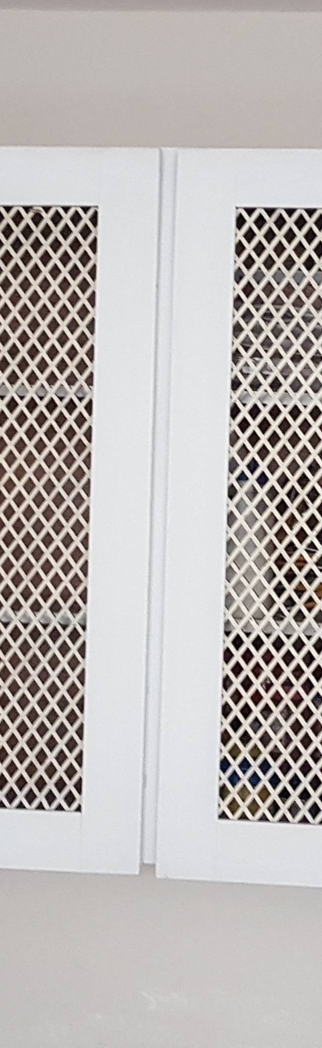 Armário de parede porta vazada branco