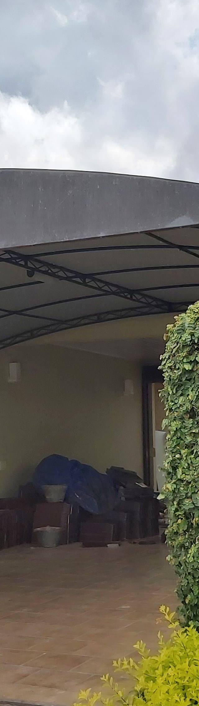 TOLDO COM ESTRUTURA METALICA