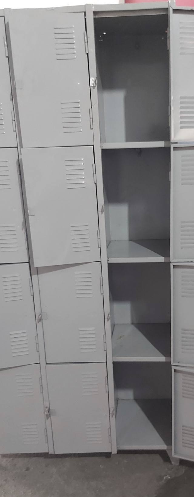 Roupeiro Armário De Aço 12 Portas pequenas ,locker Usado Bom Estado